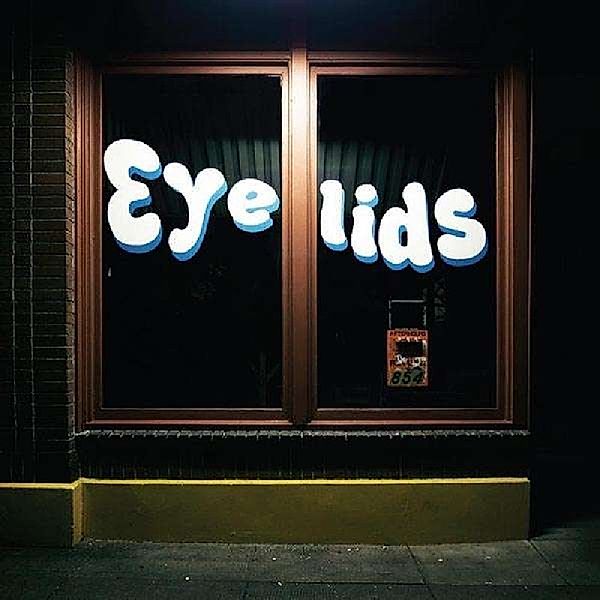 854, Eyelids