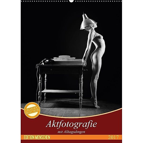 Aktfotografie mit Alltagsdingen (Wandkalender 2017 DIN A2 hoch), Judith Geiser