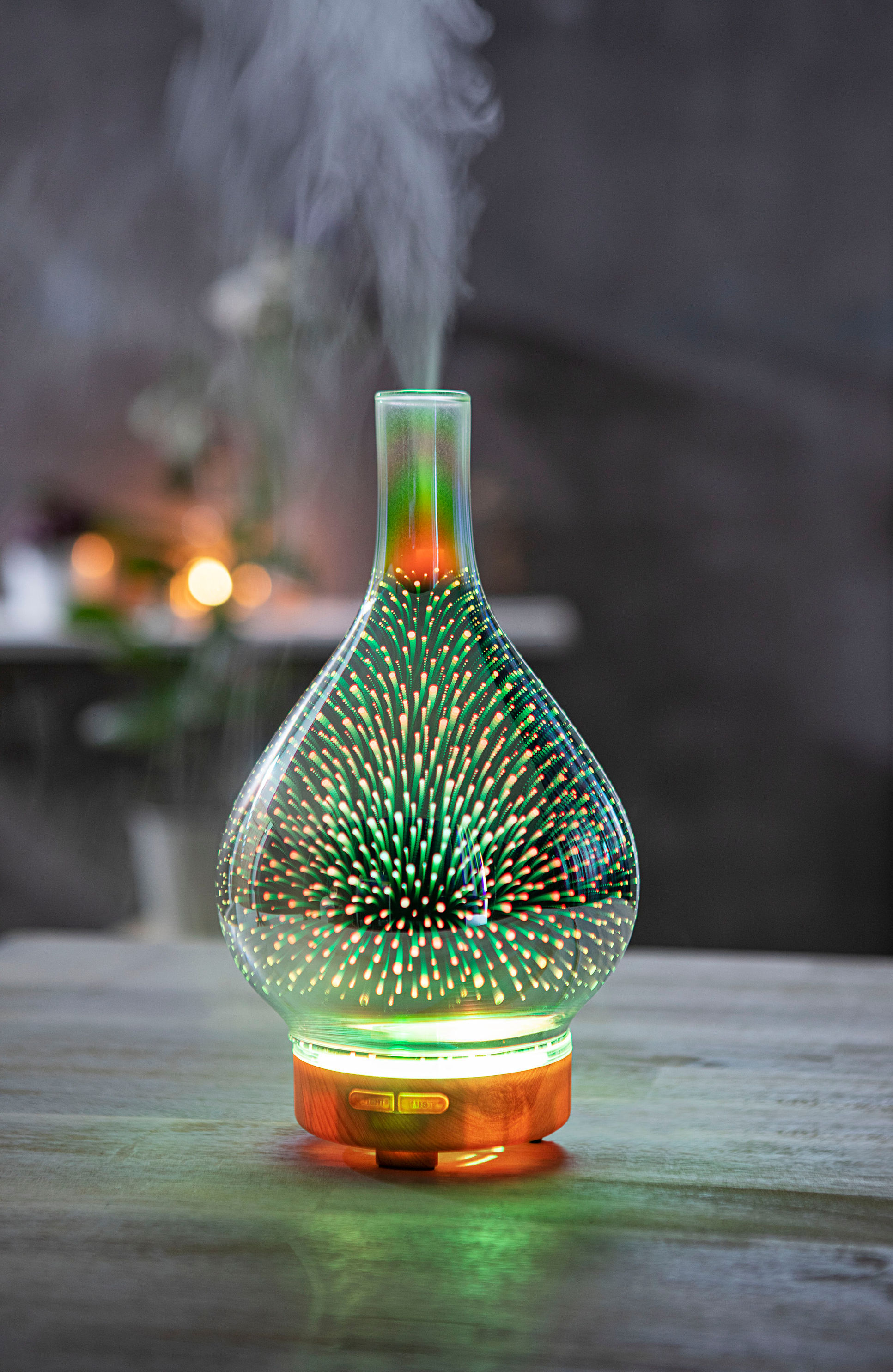 Aroma Diffuser in Holzoptik mit 7-fach LED Beleuchtung