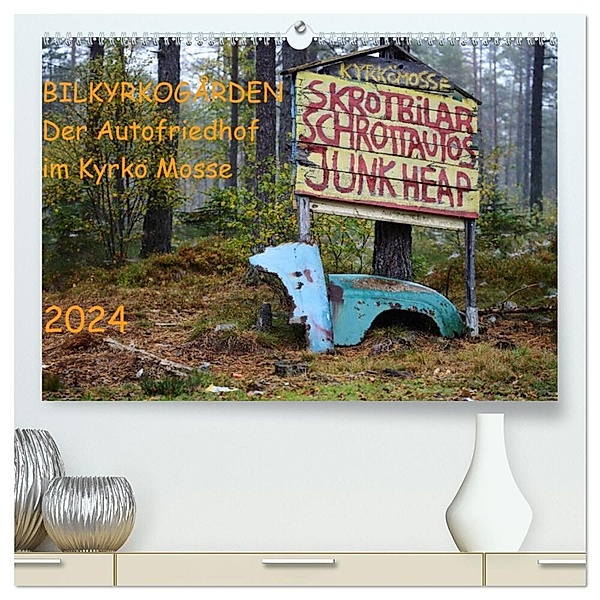BILKYRKOGÅRDEN Der Autofriedhof im Kyrkö Mosse (hochwertiger Premium Wandkalender 2024 DIN A2 quer), Kunstdruck in Hochglanz, Harald Klein