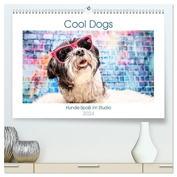 Cool Dogs - Hunde-Spass im Studio (hochwertiger Premium Wandkalender 2024 DIN A2 quer), Kunstdruck in Hochglanz, Sonja Tessen