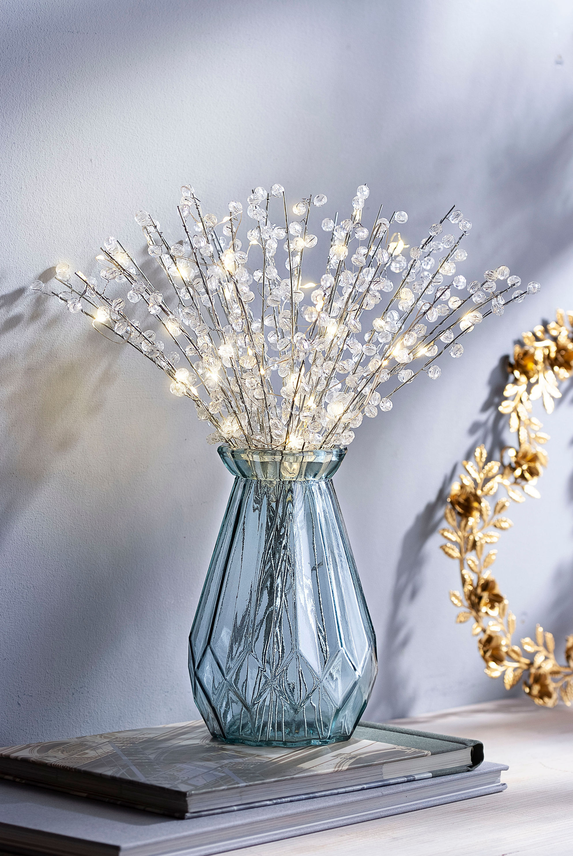 Deko-Perlenzweige mit Vase und LED-Lichterkette | Weltbild.at