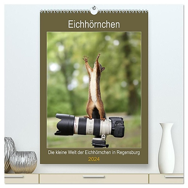 Die kleine Welt der Eichhörnchen in Regensburg (hochwertiger Premium Wandkalender 2024 DIN A2 hoch), Kunstdruck in Hochglanz, Birgit Cerny