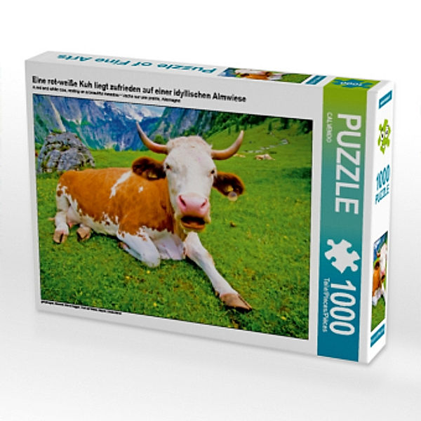 Eine rot-weiße Kuh liegt zufrieden auf einer idyllischen Almwiese (Puzzle), Calvendo
