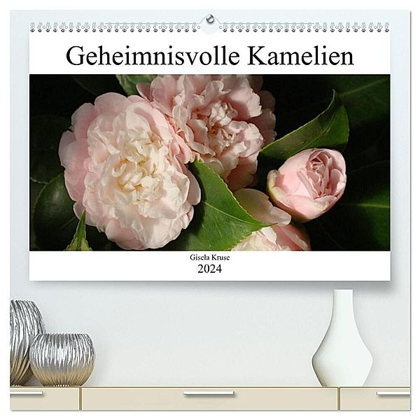 Geheimnisvolle Kamelien (hochwertiger Premium Wandkalender 2024 DIN A2 quer), Kunstdruck in Hochglanz, Gisela Kruse