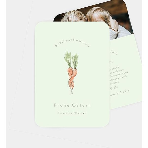 Grußkarte Cuddling Carrots, Postkarte hoch (105 x 148mm)