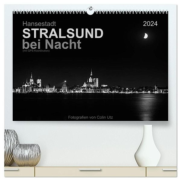 Hansestadt Stralsund bei Nacht (mit GPS-Koordinaten) (hochwertiger Premium Wandkalender 2024 DIN A2 quer), Kunstdruck in Hochglanz, Colin Utz