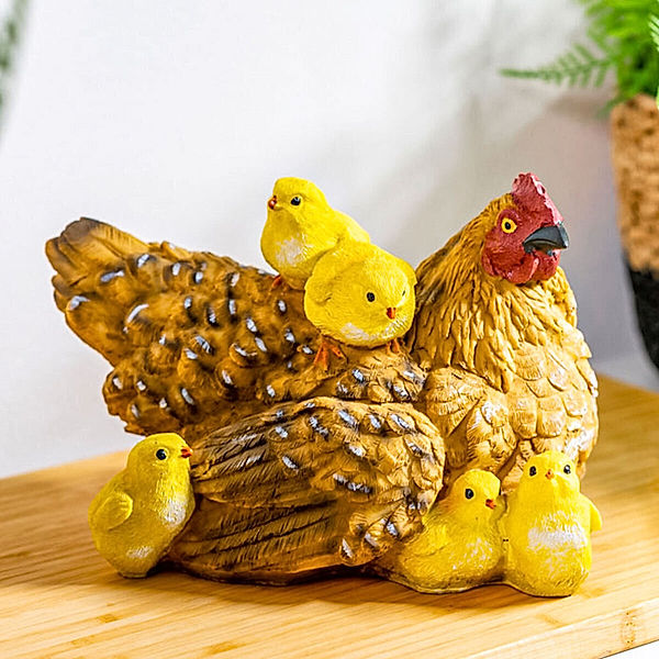 Huhn Gerda mit Küken, 17cm