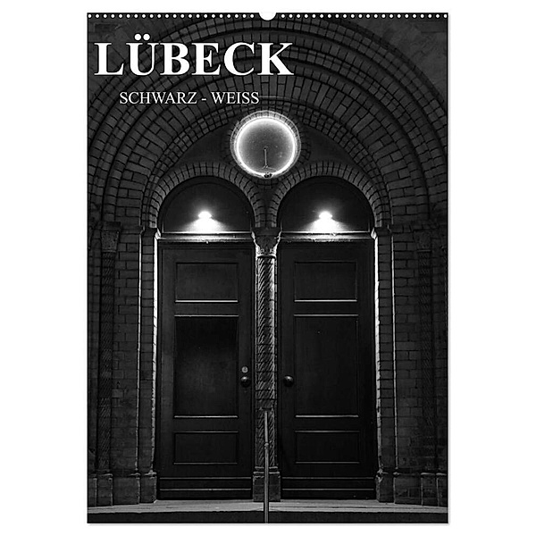Lübeck schwarz-weiß (Wandkalender 2024 DIN A2 hoch), CALVENDO Monatskalender, Oliver Peters