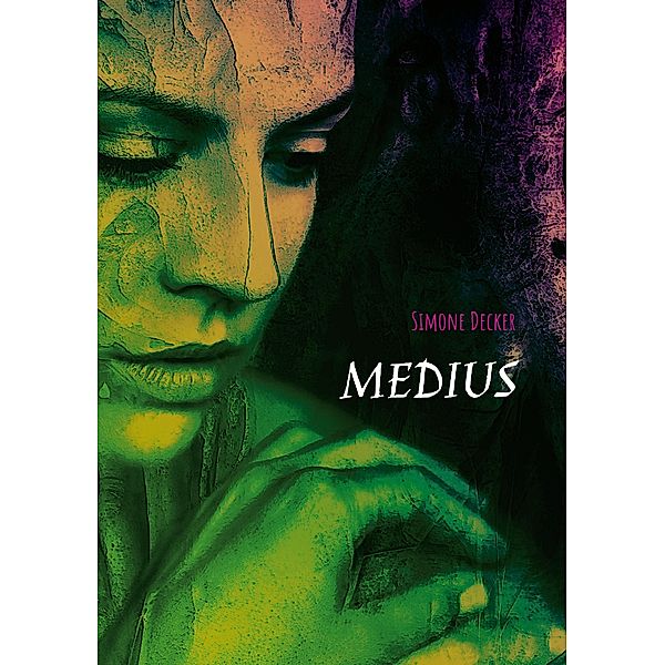 Medius, Simone Decker