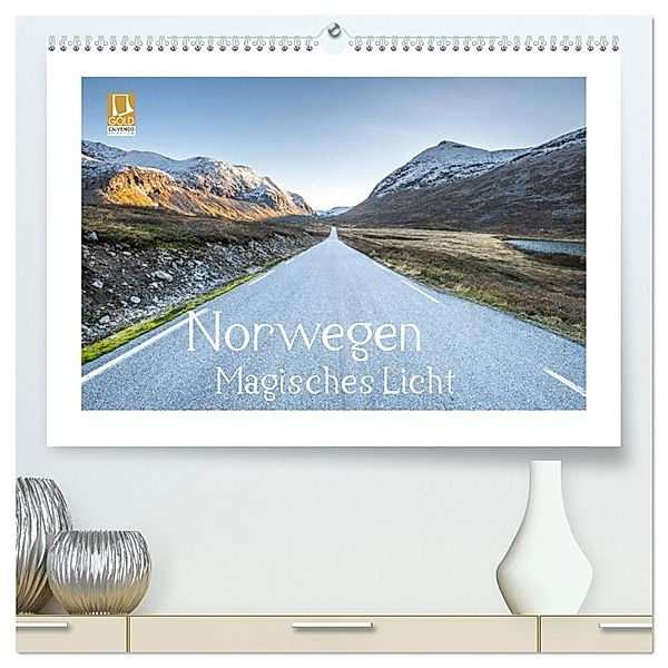 Norwegen Magisches Licht (hochwertiger Premium Wandkalender 2025 DIN A2 quer), Kunstdruck in Hochglanz, Calvendo, Raik Behr