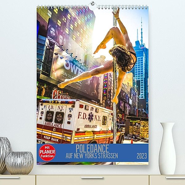 Poledance auf New Yorks Straßen (Premium, hochwertiger DIN A2 Wandkalender 2023, Kunstdruck in Hochglanz), Dirk Meutzner