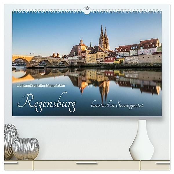 Regensburg kunstvoll in Szene gesetzt (hochwertiger Premium Wandkalender 2024 DIN A2 quer), Kunstdruck in Hochglanz, LichtundSchattenManufaktur