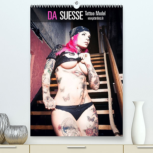 Tattoo Queen Da Suesse (Premium, hochwertiger DIN A2 Wandkalender 2023, Kunstdruck in Hochglanz), Jens Esch