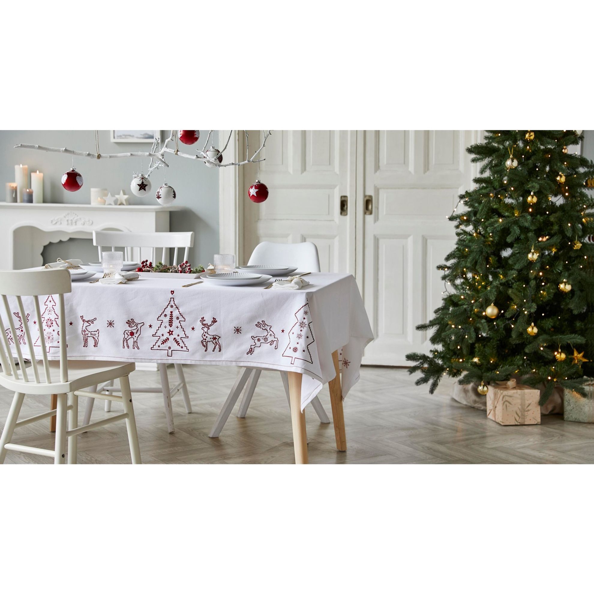 Tischdecke mit Stickerei Weihnachts-Elch Weiß Rot | Weltbild.de