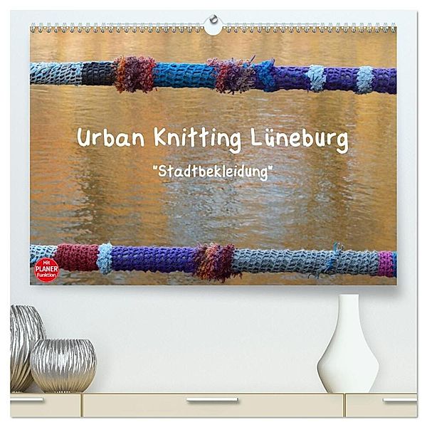 Urban Knitting Lüneburg (hochwertiger Premium Wandkalender 2024 DIN A2 quer), Kunstdruck in Hochglanz, Martina Busch