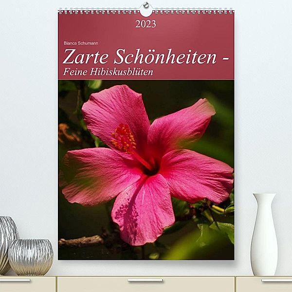 Zarte Schönheiten - Feine HibiskusblütenAT-Version  (Premium, hochwertiger DIN A2 Wandkalender 2023, Kunstdruck in Hochg, Bianca Schumann