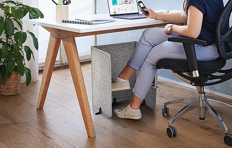 Wärmt die Füße und Beine beim langen Sitzen im Büro, während des Essens oder bei Handarbeiten am Tisch