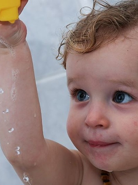 Worauf Sie beim Baden Ihres Babys achten solten