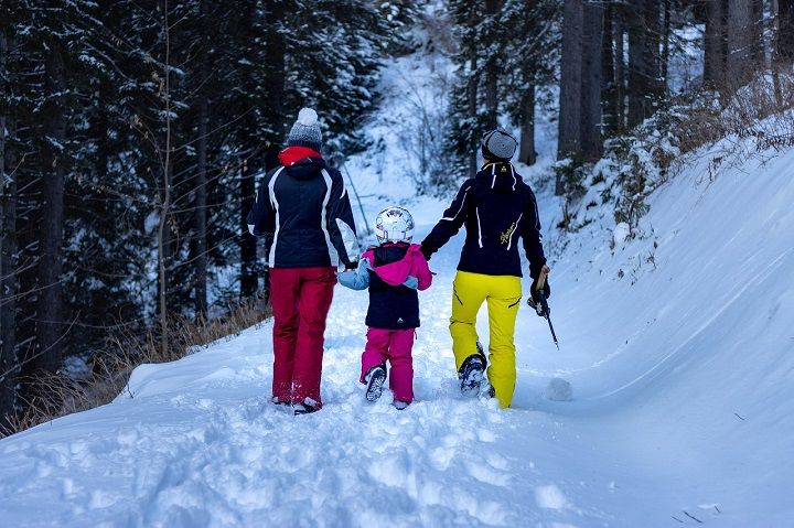 Familienausflug im Schnee