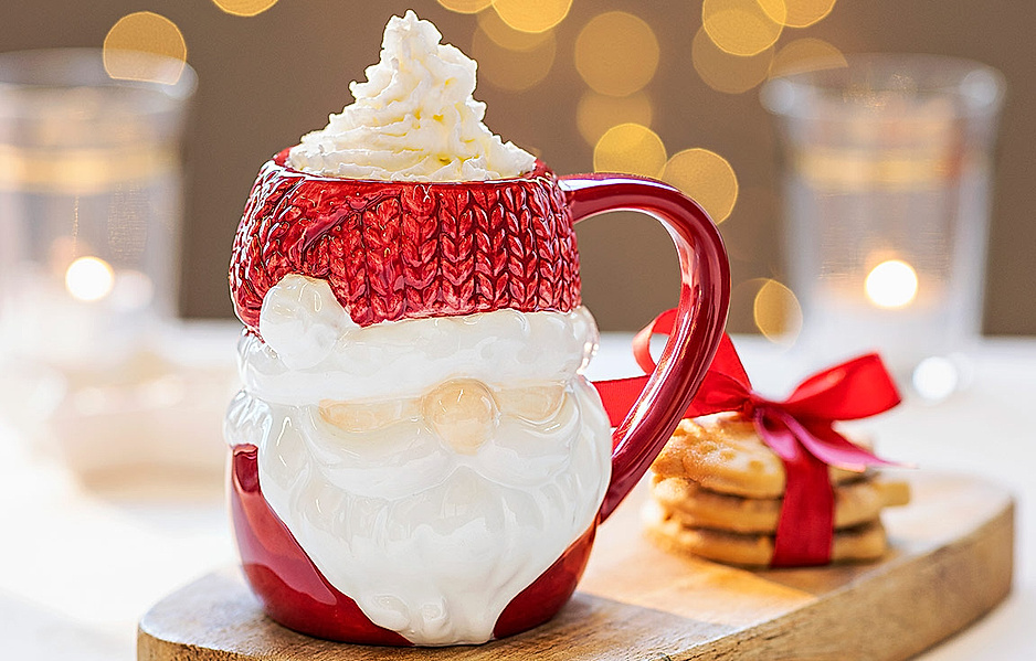 Die Hot Chocolate Bomb genießt man am besten in einer schönen Tasse!