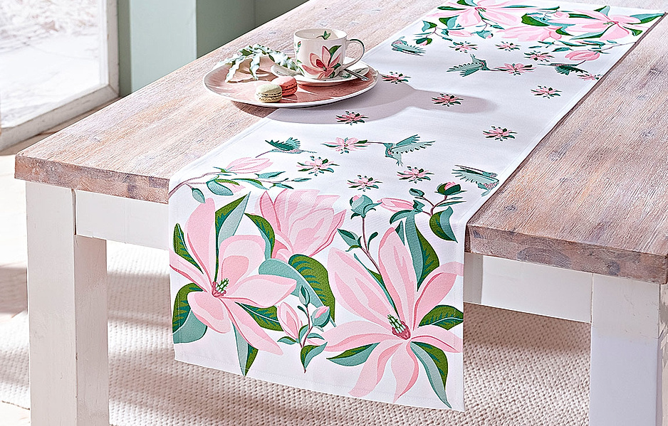 Tischläufer mit Magnolienzweige-Print
