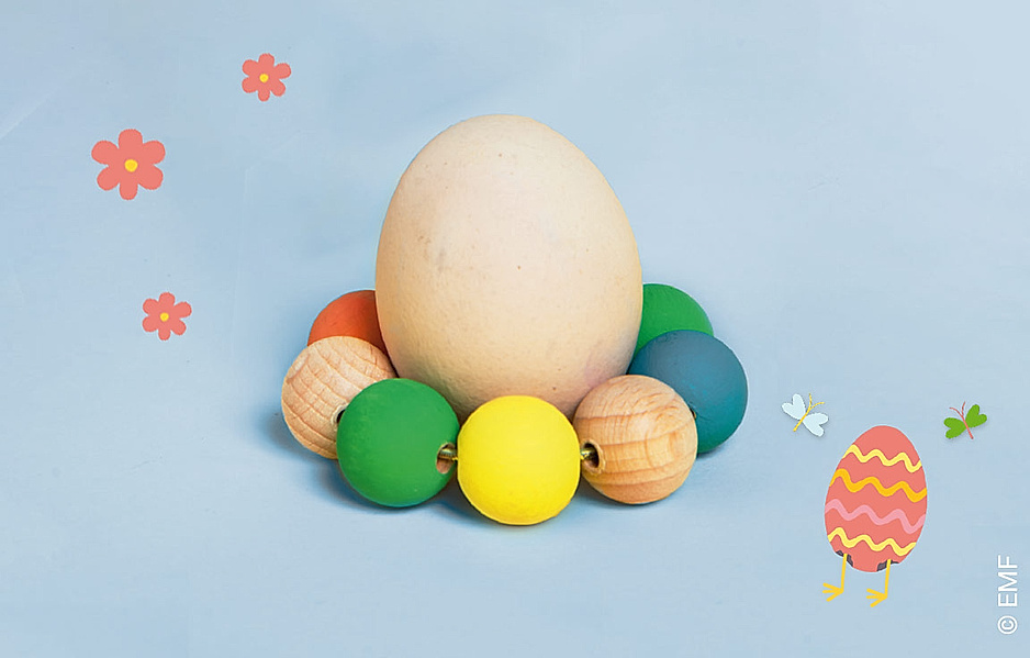 Anleitung: Eierbecher basteln aus bunten Holzperlen